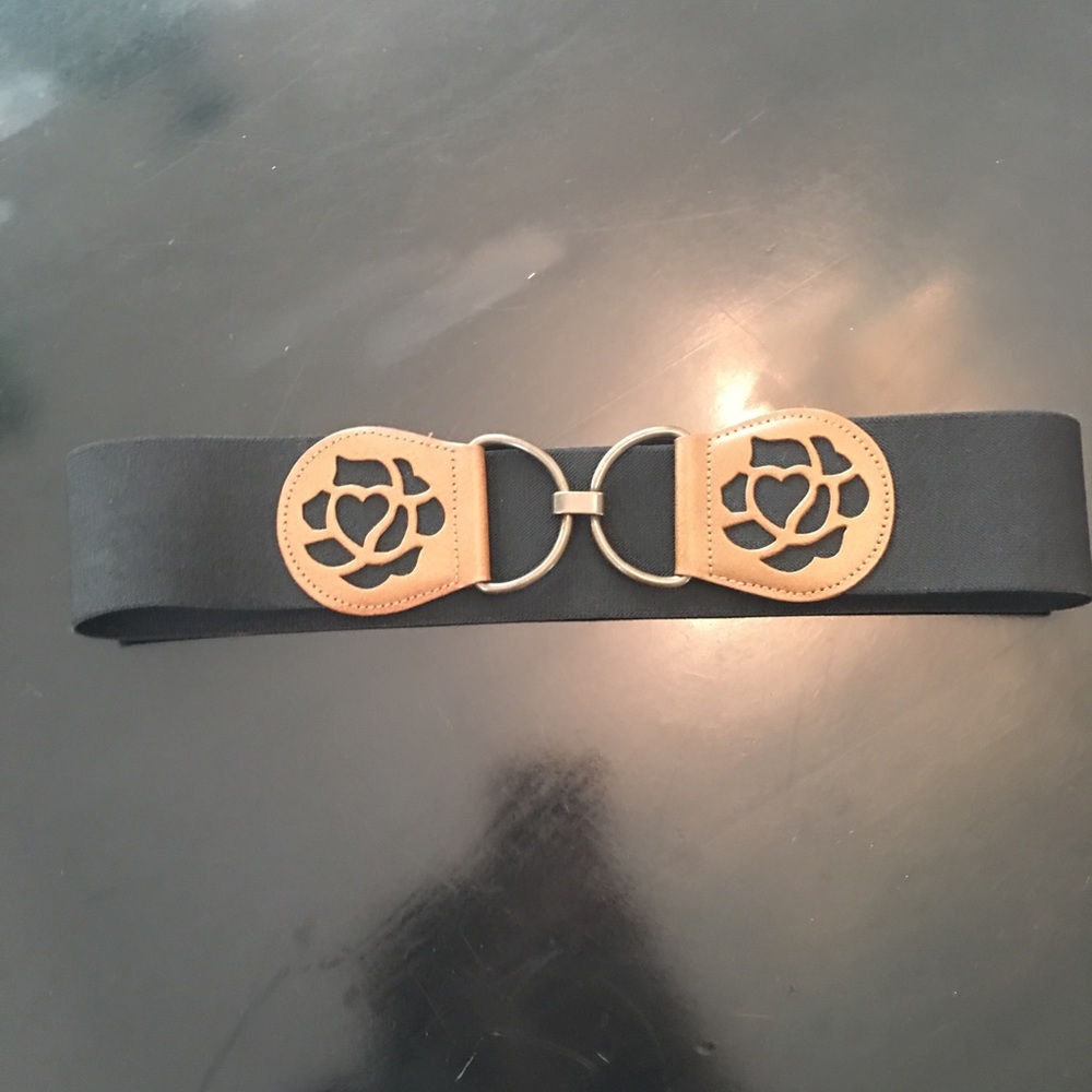 Black elastic band belt w/ brass closure